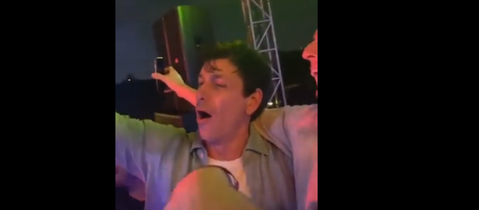 🎥 | Feierbiest Toto Wolff verwerkt verlies door te FEESTEN: all night karaoke en crowdsurfen