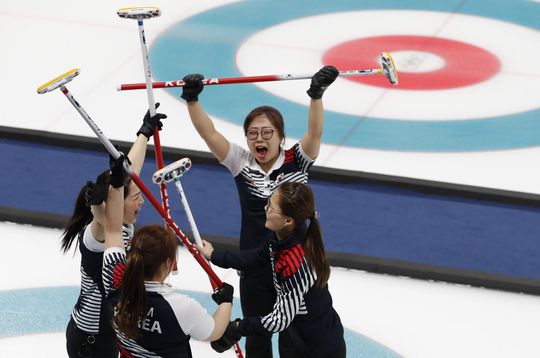 Zuid-Korea sensationeel naar vrouwenfinale curling