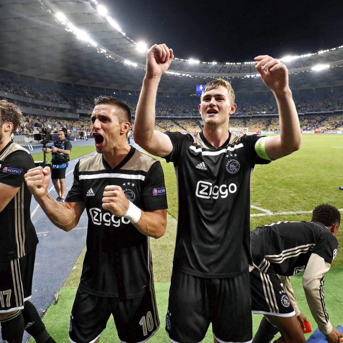 De Ligt: 'Geld? Loting? Het enige wat we moeten doen is feesten'