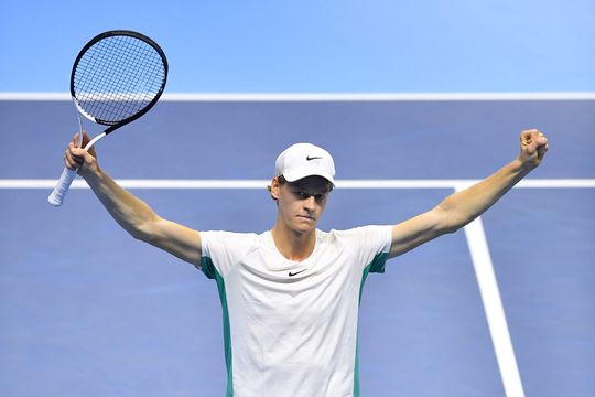 🎥​ | Jannik Sinner maakt Italiaanse fans gek met finaleplek op ATP Finals
