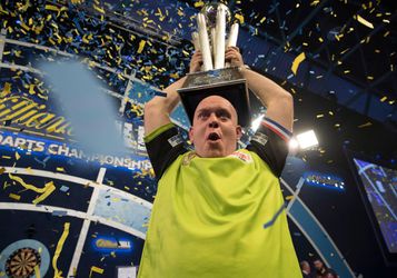 Van Gerwen grote winnaar op PDC-gala in Londen