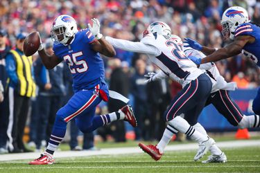 Bills-fan smijt dildo op het veld tegen New England Patriots (video)