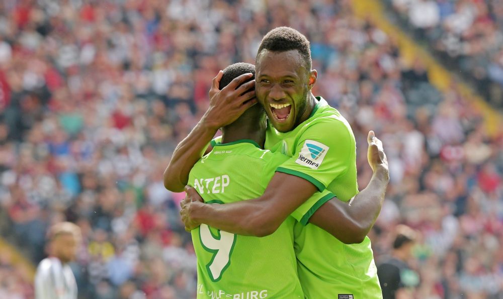 Jonker pakt superbelangrijke zege met Wolfsburg, over en uit voor Darmstadt
