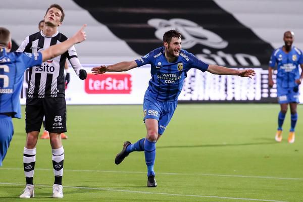 Matúš Bero schiet Vitesse in 'Duitse clash' langs Heracles