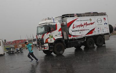 Zware regenval verpest zesde etappe Dakar