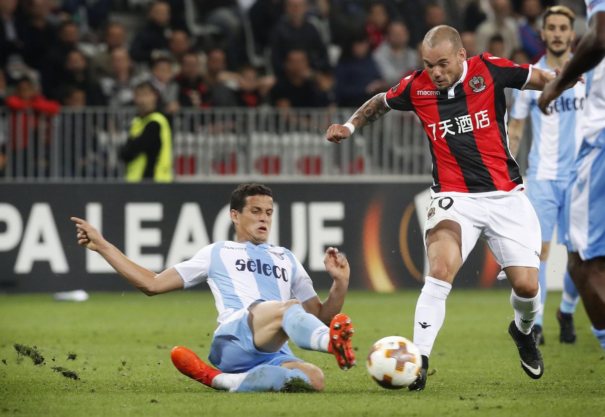 Sneijder geeft assist, maar ziet Nice wel verliezen van Lazio Roma