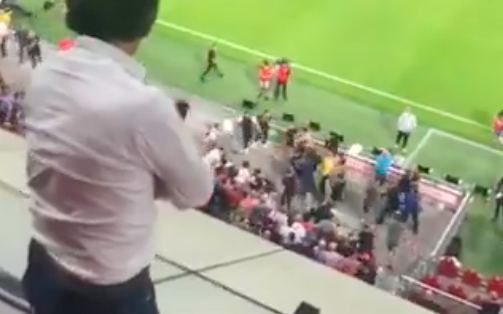🎥 | PSV-fans op de vuist met aanhang van Galatasaray in Philips Stadion