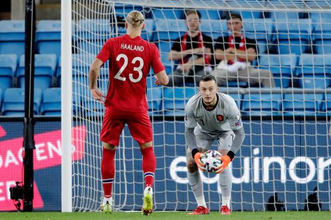 Justin Bijlow is de enige die lacht in Oslo: 'Supertrots dat ik debuut voor mijn land mag maken'