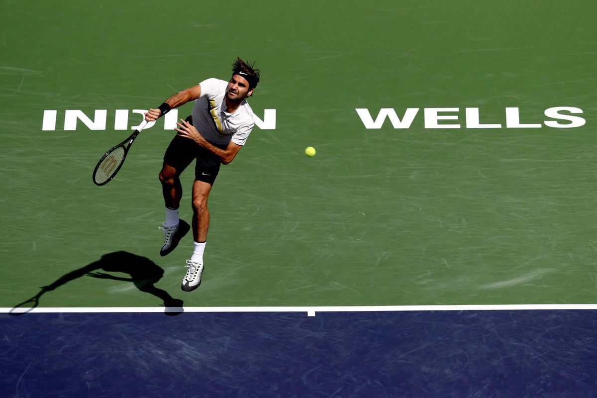 Federer ontsnapt en wint nipt van Coric in halve finale Indian Wells