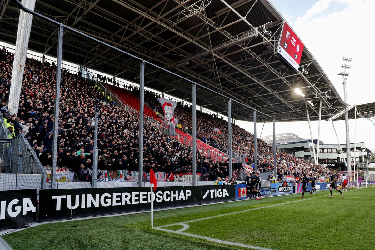 Ajax speelt bekerwedstrijd tegen Hercules in het stadion van FC Utrecht