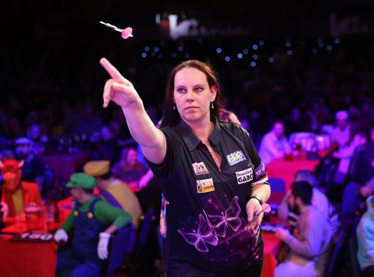 Aletta Wajer uit Lelystad doet zwanger mee aan WK darts