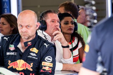 Vader Jos snapt Max Verstappen: 'Ik merk het aan hem, hij gaat aan alles twijfelen' (video)