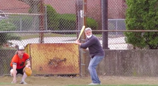 🎥 | Topacteurs George Clooney en Ben Affleck spelen potje softbal tijdens filmpauze