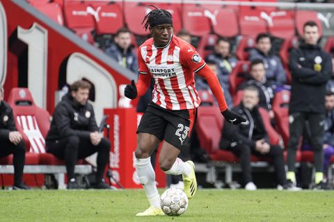 📸 | PSV'er Madueke droeg enorm kleine scheenbeschermers: 'Net bierviltjes!'
