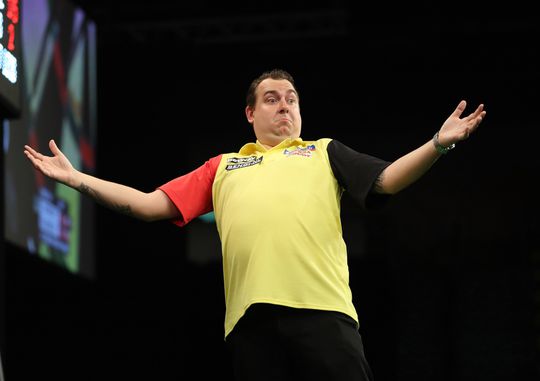 Kim Huybrechts gooit record van Van Gerwen bijna uit de boeken (video's)