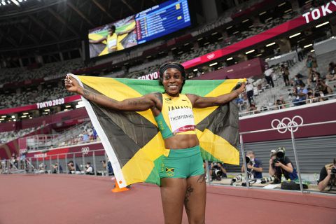 Sprintkanon Elaine Thompson-Herah flikt hetzelfde als in Rio: goud op beide sprintnummers