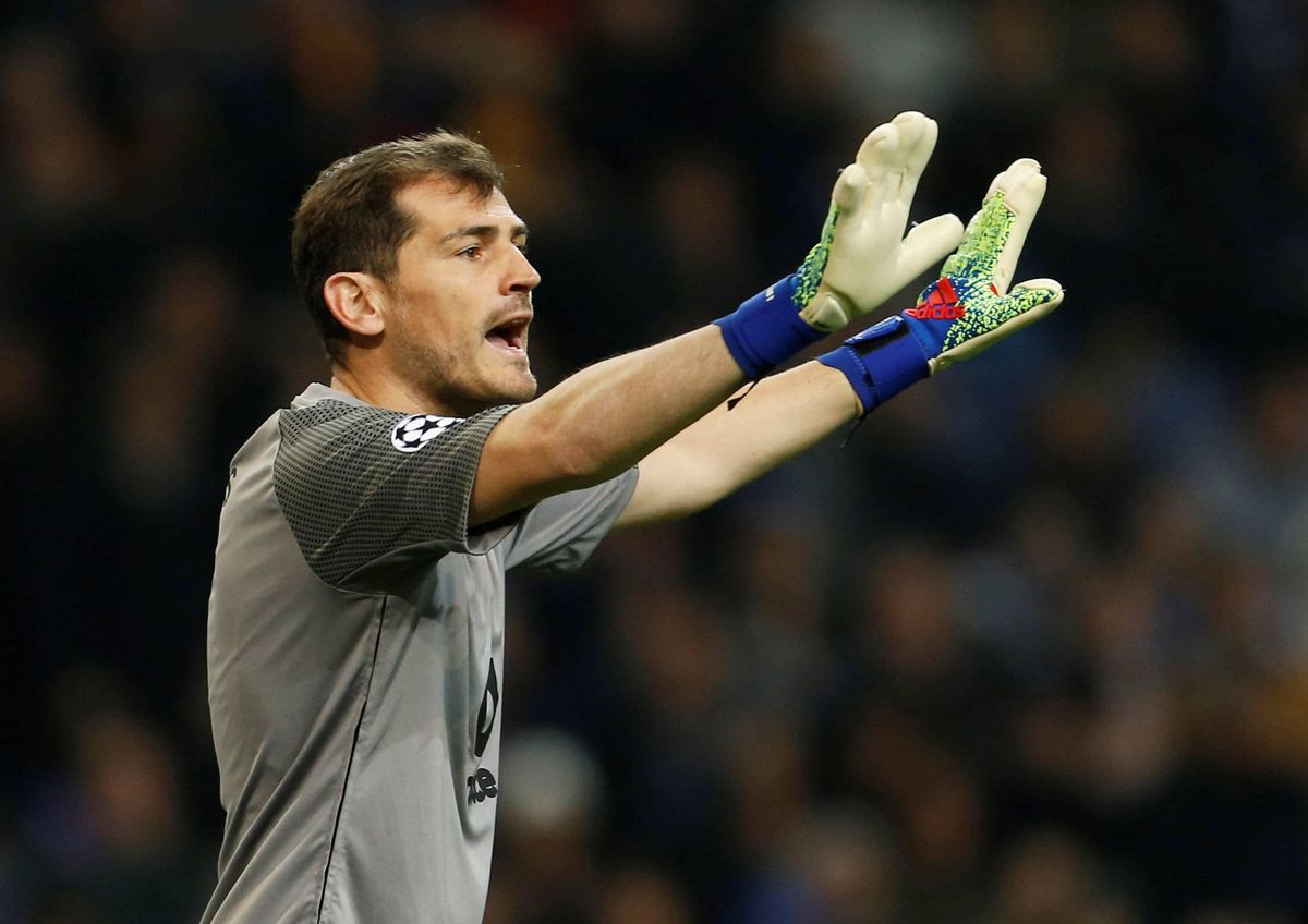 Casillas plakt er nog een paar jaar aan vast bij FC Porto: 'Hier sluit ik mijn loopbaan af'