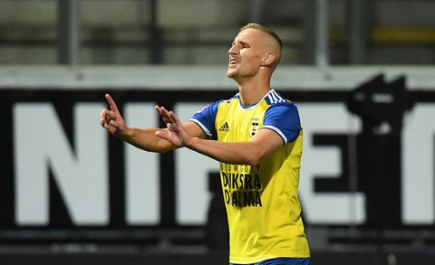 Henk de Jong zet Silvester van der Water uit Cambuur-selectie: 'Als hij nu binnenkomt knuffelt hij me'