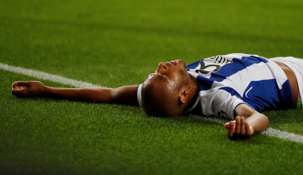 Porto-speler Brahimi krijgt lachwekkende boete na dikke naaiactie grote rivaal Benfica
