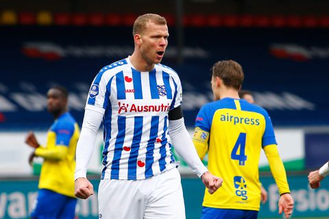 Volendammer Henk Veerman schiet Heerenveen naar derbywinst in Leeuwarden