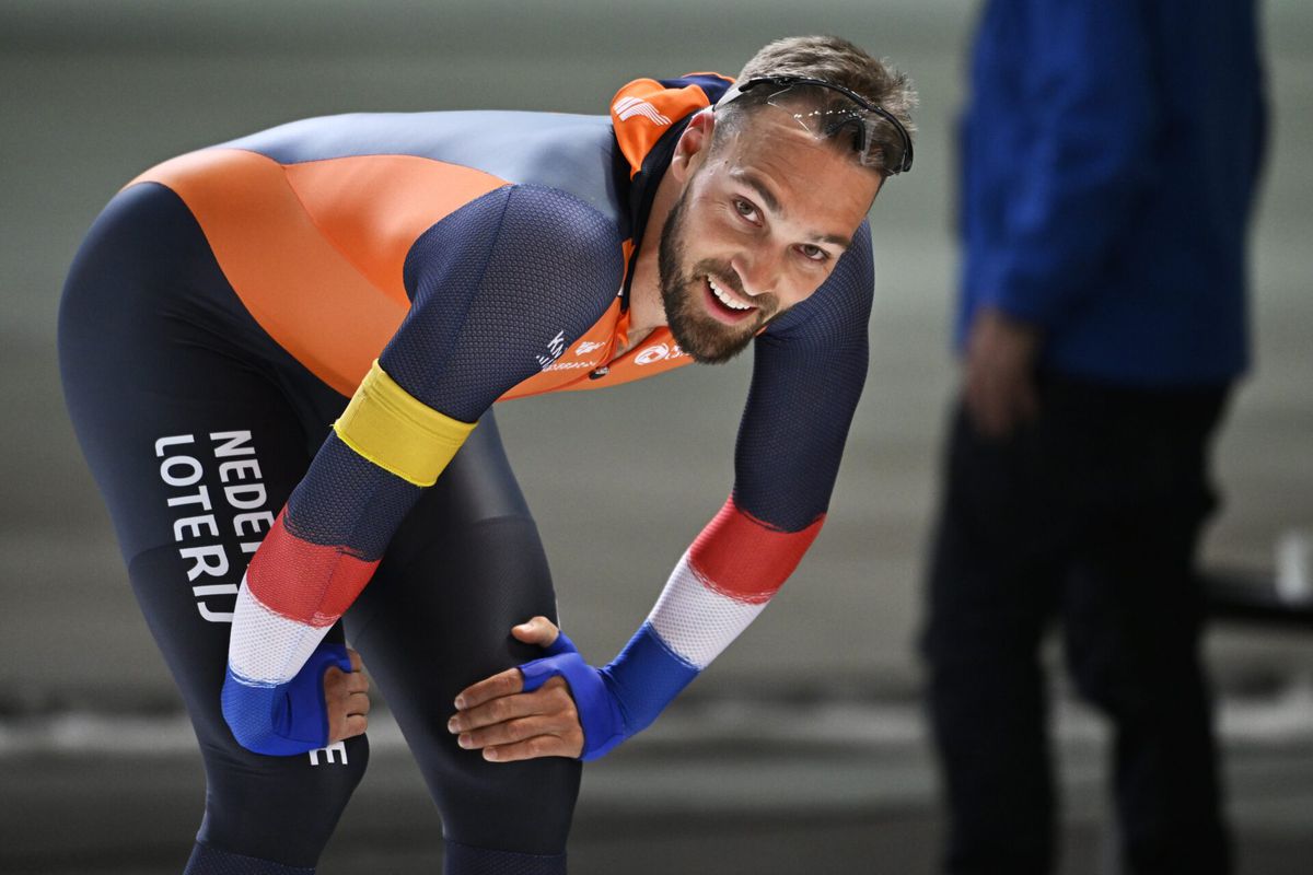 Kjeld Nuis doet z'n best op de 1500 meter, maar ziet Jordan Stolz goud pakken in Stavanger