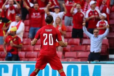 Waarom Poulsen ‘Yurary’ op z’n shirt heeft als hij voor Denemarken speelt