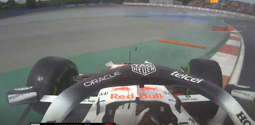 🎥 | Nice 360! Check de spin van Max Verstappen op natte Turkse circuit