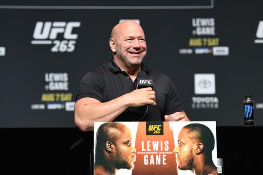 🎥 | UFC-baas Dana White reageert op kritiek over geld: 'Als men wint, is alles goed'
