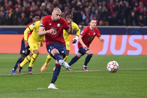 Oranje-killer Burak Yilmaz is 3e oudste scorer ooit in knock-outfase Champions League