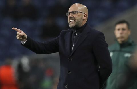 Peter Bosz dankt de VAR voor overwinning Lyon op 'onverslaanbaar' Porto