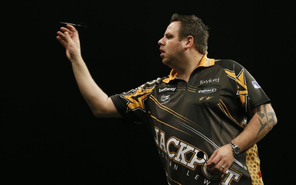 Lewis wint van Chisnall in Premier League