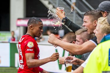 Apollon Limassol-fans hebben ondanks verlies een prachtdag: gratis bier in Alkmaar