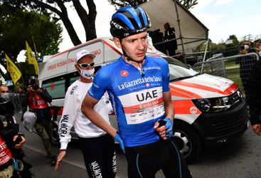 2 dagen na zijn zege: Joe Dombrowski verlaat de Giro d'Italia na botsing met verkeersregelaar