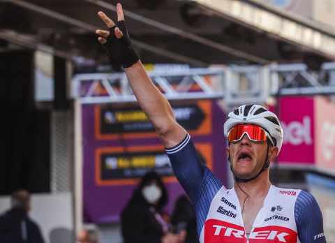 Jasper Stuyven na alles-of-niets-poging: 'Mooiste overwinning uit mijn carrière'