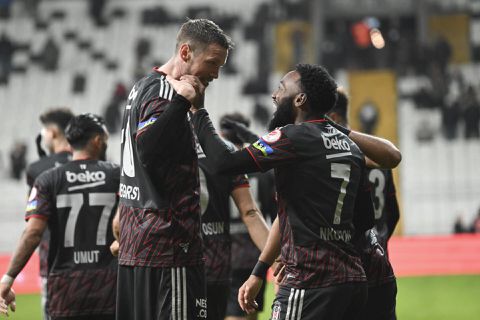 🎥  | WK-held Weghorst prikt er in 1 voor Besiktas in Turkse bekertoernooi
