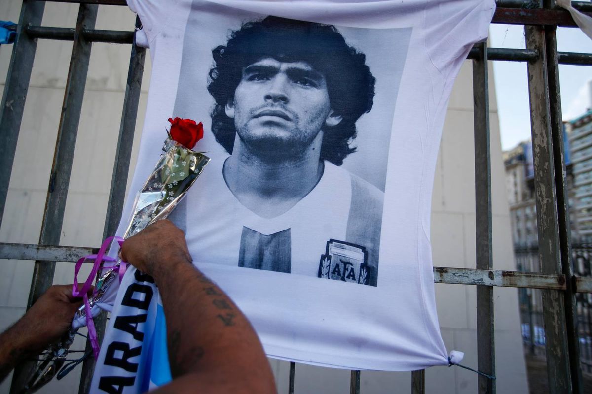 Dochters van Maradona vechten om z'n erfenis: 'Hij voelde zich door hen verraden en beroofd en stierf alleen'