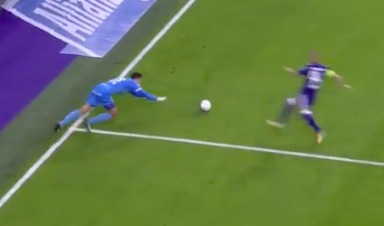 Oeps! Blunderende Zulte Waregem-keeper bezorgt Anderlecht Supercup (video)