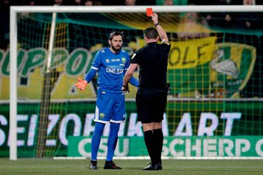 Zwinkels voor 1 duel geschorst na rode kaart