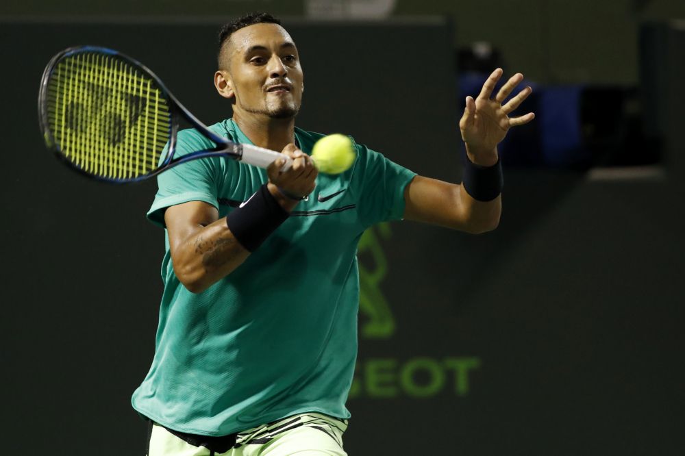 Kyrgios vermaakt publiek in Miami met heerlijke punten (video)