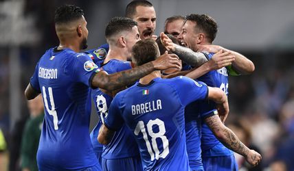 Huh? Puma lanceert gruwelijk gaaf nieuw shirt voor Italië, maar het is níet blauw (video)