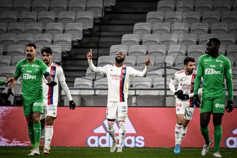 Opsteker voor Peter Bosz! Coach wint met Olympique Lyon de Derby du Rhône