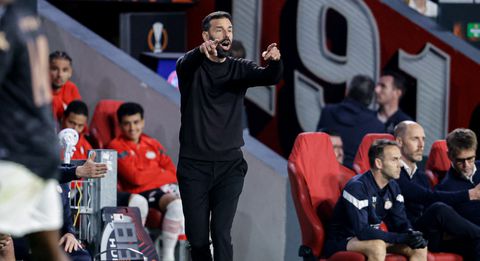 Van Nistelrooij blij verrast na overwinning op Arsenal: 'Dat zag ik echt niet gebeuren'