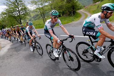 Kelderman waakt voor te veel in risico's in Tour de France: 'Liever blijf ik uit de problemen'