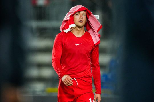 Deense voetbalbond onderzoekt ruig feestje met serveersters voor WK-kwalificatieduel