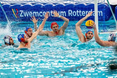 OKT: Nederlandse waterpoloërs staan voor zware pot na nipte nederlaag tegen Rusland