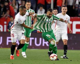 Invaller Promes pakt met Sevilla 3 punten in gruwelijke stadsderby (video)