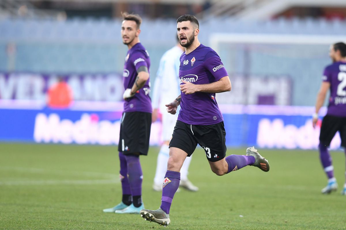 Cutrone gaat door een vreemde constructie bij Fiorentina ballen