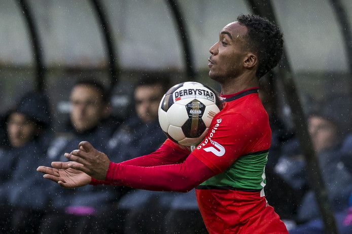 Burnet weer terug in de eredivisie: 'Lekker man'