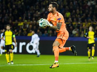 Dortmund-keeper Bürki haalt rare capriolen uit voor zijn vaste ritueel