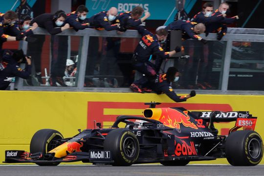 Max Verstappen na zege op Imola: 'Gelukkig ging ik er daar niet af'